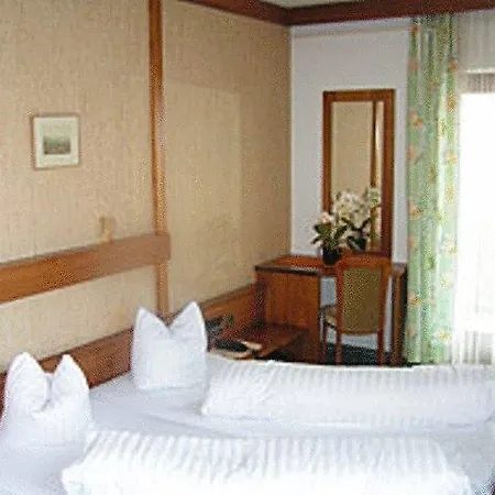 Отель C+m+b 3*